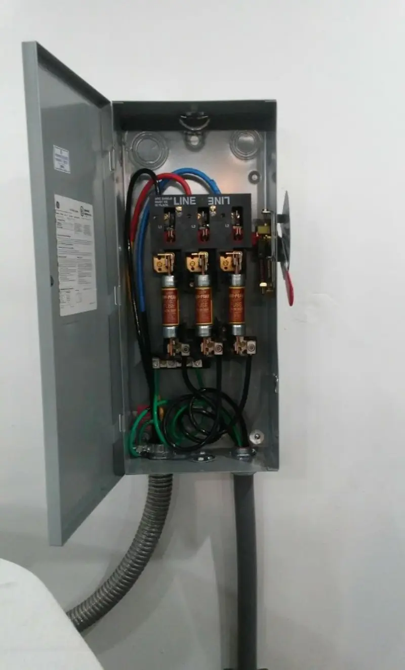 Three-phase disconnect switch installed for Smoke Detector Installation in Town 'n' Country